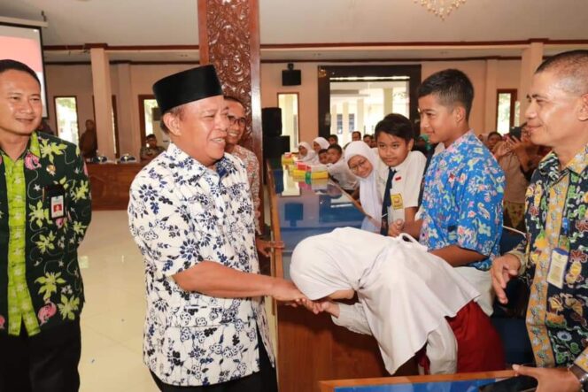 
					Sebanyak 3.890 Mahasiswa Dibantu Biaya Kuliah Oleh Pemkab Lamongan.