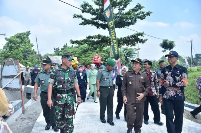 
					TMMD Ke 104 di Lamongan Wujudkan Desaku Pintar