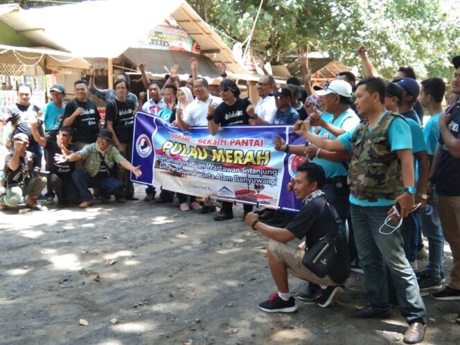 
					Hari Peduli Sampah ” HIPABA,PT.BSI dan PWS” di Pulau Merah Banyuwangi