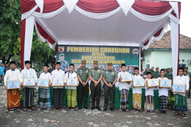 
					Di Kodim 0814/Jombang, Pangdam Disambut Puluhan Anak Yatim Piatu