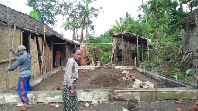
					Kesedihan Mbah Hamijah Terhapus Ketika Rumahnya Direhab Satgas TMMD Kodim Jember