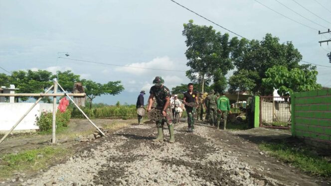 
					Pembangunan Jalan di Dusun Paleran Jember, Capai tahap 50%