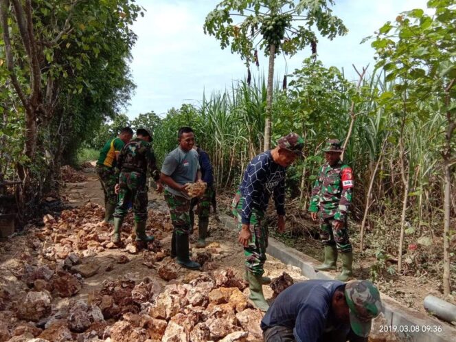 
					Di Kecamatan Batu Putih, Dandim 0827/Sumenep Kroscek Pengerjaan TMMD