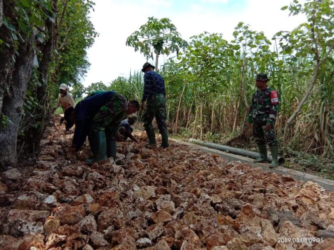 
					Kompak, Satgas TMMD Dan Warga Menata Batu Bersama Dalam Pembangunan JUT