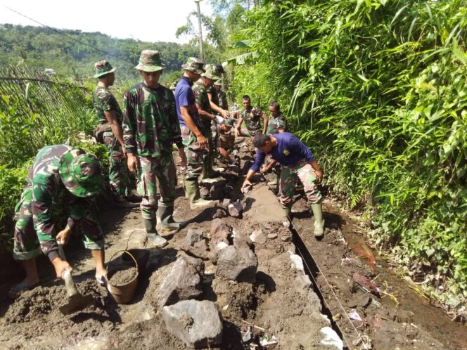 
					Pasukan Yonarmed 8/105 Dikirim di Lokasi Sasaran TMMD