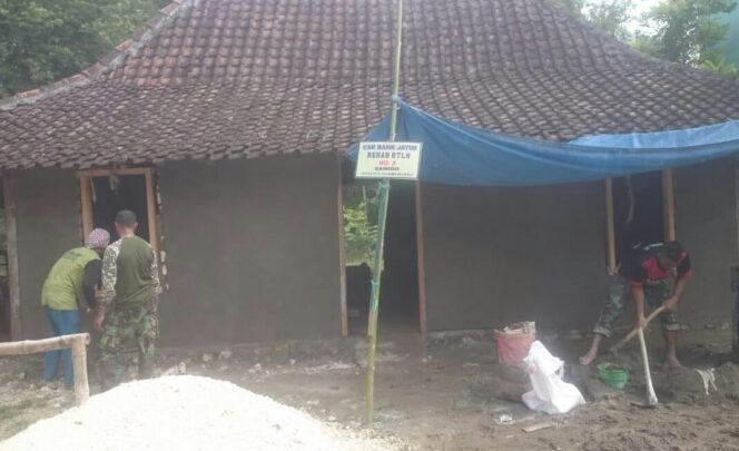 
					Rumah Mbah Samido Mulai DiTembok,Pada Program Rehab RTLH TMMD Ke-104.