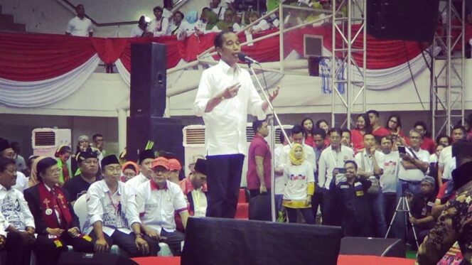 
					JOKOWI MENYAPA MALANG RAYA :  DALAM ORASI POLITIK AJAK WARGA RABU PUTIH PADA PEMILU NANTI