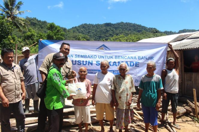 
					PT BSI SALURKAN BANTUAN BANJIR DI DUSUN SUKOMADE BANYUWANGI