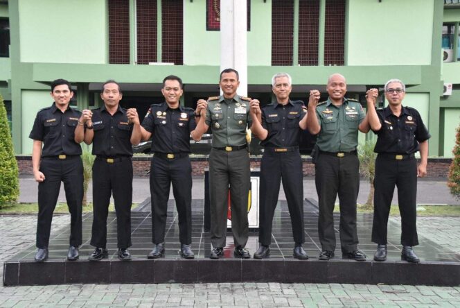 
					Danrem 084/Bhaskara Jaya, Sambut Kunjungan Senkom