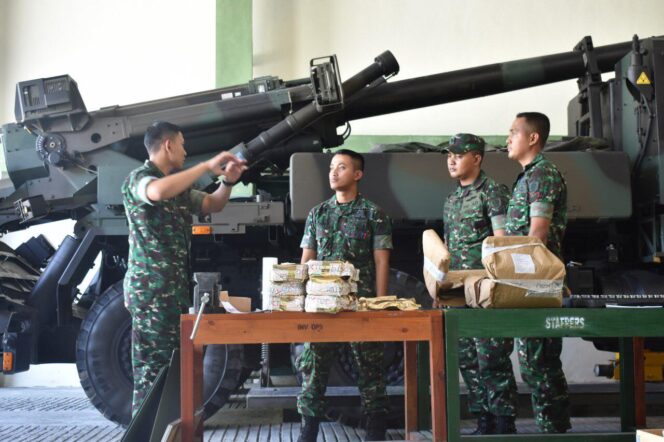 
					Postur Prajurit Awak Caesar Jadi Fokus Kunjungan Dirbinlitbang Pussenarmed Kodiklat TNI-AD