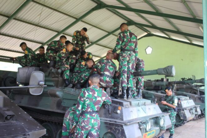 
					Gubernur Akademi Militer Tinjau Pelaksanaan OJT di Yonif Raider 500/Sikatan