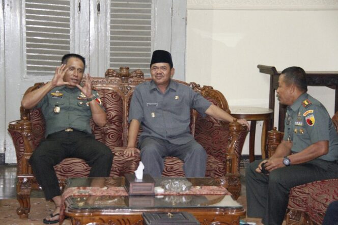 
					Danrem 082/CPYJ Kota Mojokerto Sambut Kunjungan Pangdam V/Brawijaya