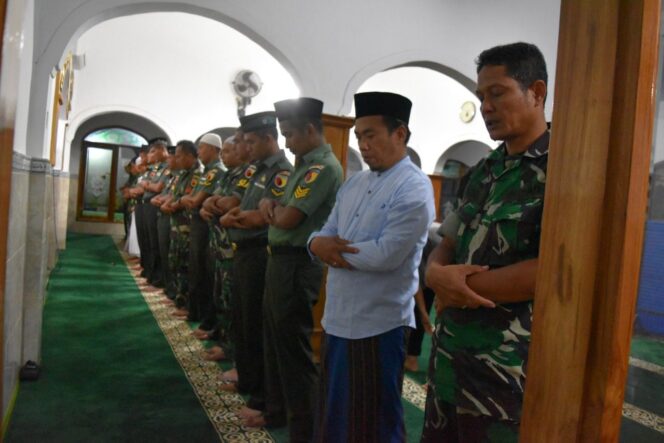 
					Kodim 0811/Tuban Laksanakan Sholat Tahajud  Dan Doa Bersama  Dalam Rangka  Pemilu 2019