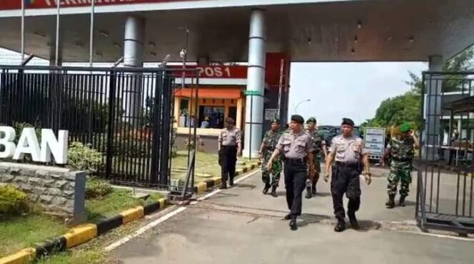 
					Patroli Bersama Aparat Gabungan Dari TNI-Polri Di Area Obvit Pertamina TBBM.