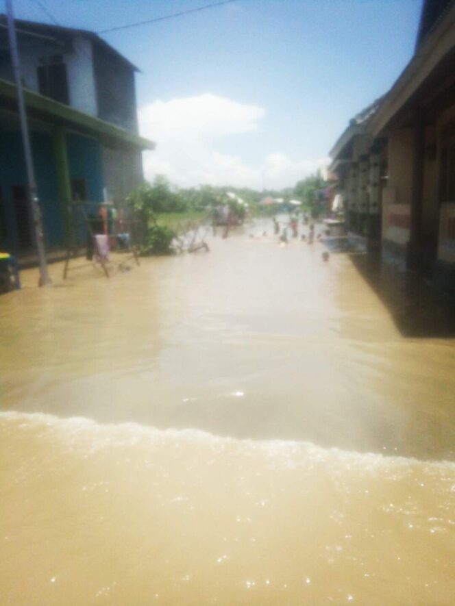 
					Perekonomian Lumpuh,Akibat Banjir 2 Desa di Kabupaten Pasuruan