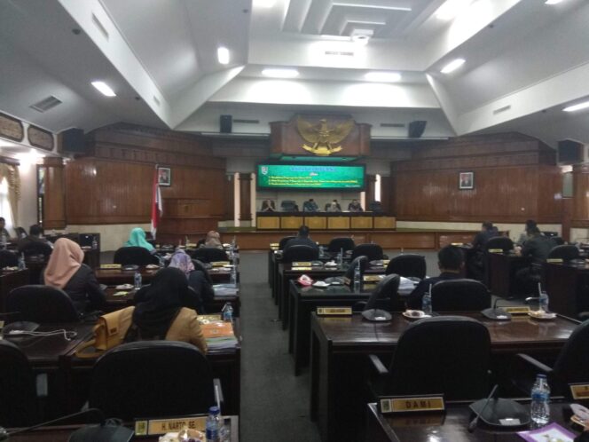 
					Rapat Paripurna DPRD Tuban terkait Dengan Perubahan Propemperda Tahun 2019.