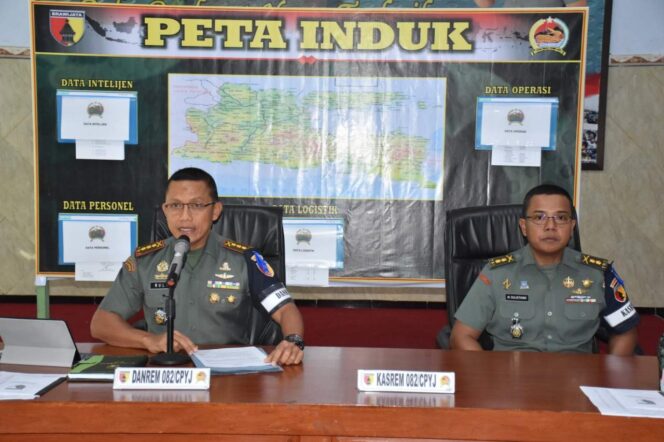 
					Danrem 082/CPYJ Berikan Gambaran Latihan Posko I Kodim Lamongan