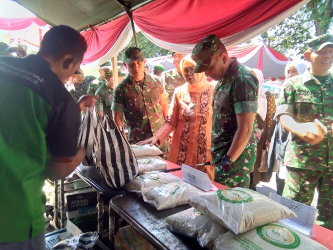 
					Enam Ton Beras di Stand Bazar Korem 082/CPYJ Ludes