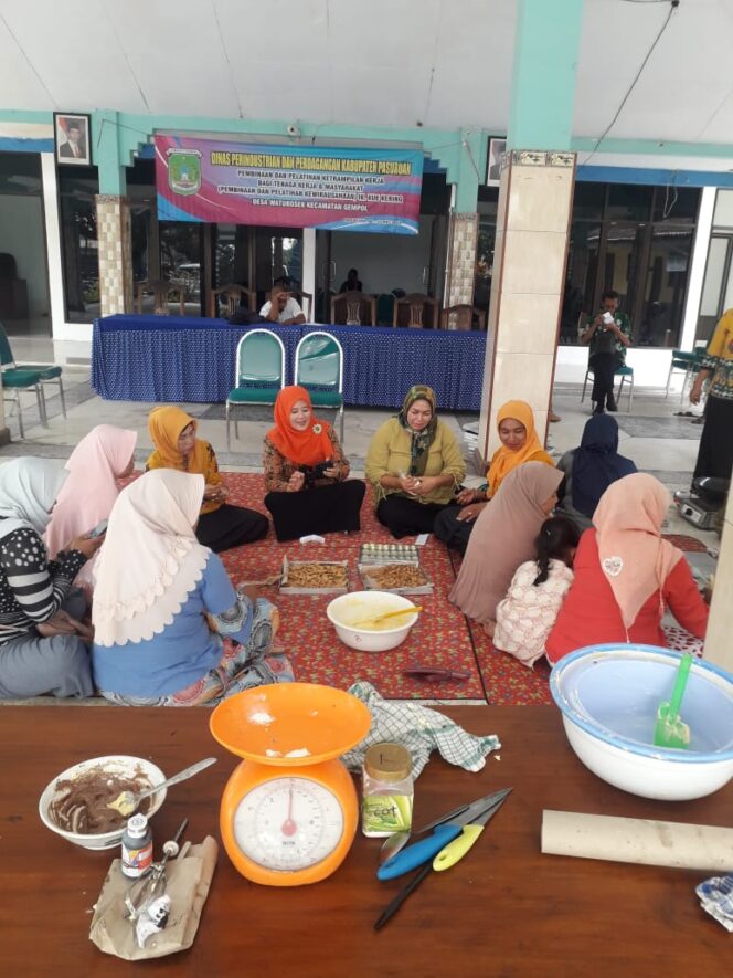 
					Disperindag Pasuruan Memberikan Pelatihan Di Desa Watukosek