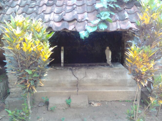 
					NGURI-NGURI MAKAM LELUHUR DESA GAPRANG KANIGORO BLITAR