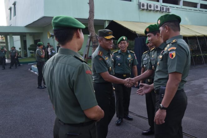 
					Hari Pertama Kerja, Pangdam V/Brawijaya Halal Bihalal dengan Prajurit