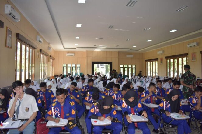 
					Gelar Placement Test, Yonarmed 12/Divif 2 Kostrad Di Serbu Pelajar Kabupaten Ngawi