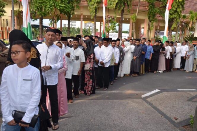 
					Open House Di Pendopo Lokatantra Penuh Oleh Masyarakat