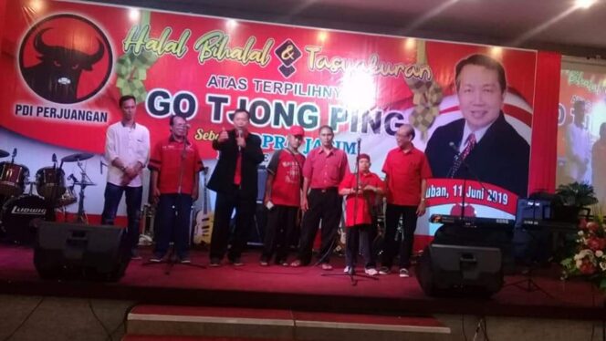 
					Menuju Gedung DPRD Provinsi,Go Tjong Ping Gelar Tasyakuran.