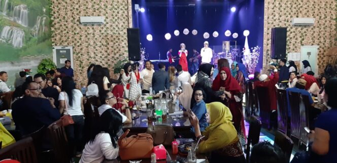 
					Malam Silahturahmi Artis Era Tahun 80-an dan 90-an Di WRN Jatisampurna Bekasi