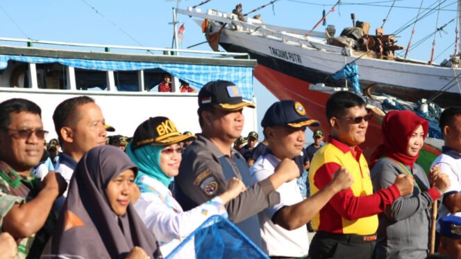 
					Otoritas Pelabuhan Utama Makassar Ambil Bagian Pada Jumat Bersih