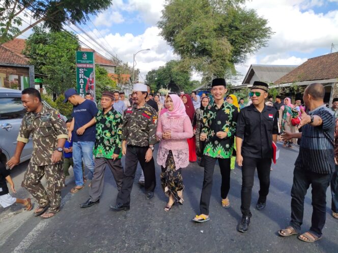 
					Emak Emak & Para PEMUDA PEJUANG Kawal Pendaftaran Pilkades Sraten 2019