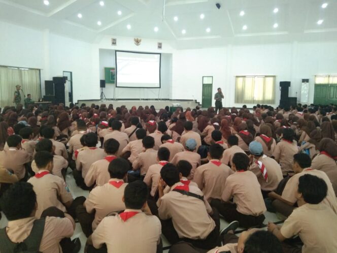 
					SMKN 12 Surabaya Dibekali Wawasan Kebangsaan dan Bela Negara