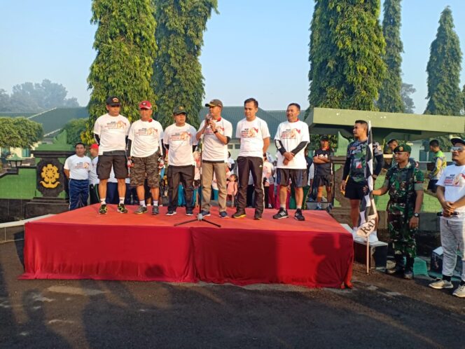 
					Korem 082/CPYJ dan Yonif 503/MK Mojokerto Bersepeda Bareng Masyarakat