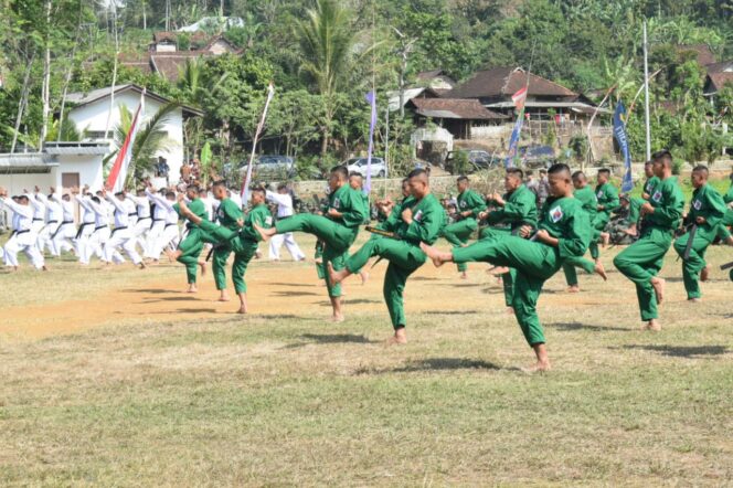 
					Disuguhi Atraksi Yong Moo Do, Warga di Lokasi TMMD Trenggalek Kagum