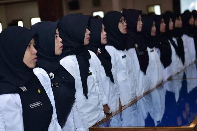 
					Sebanyak 50 Bidan PTT Menerima SK CPNS.