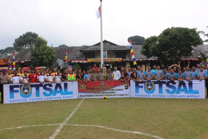 
					Pertandingan Futsal, HUT Bhayangkara Ke-73 di Buka Oleh Kapolres Lampung Barat
