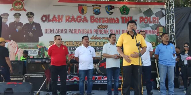 
					Olahraga bersama TNI-Polri dan Deklarasi Damai Paguyuban Pencak Silat Jombang Beriman