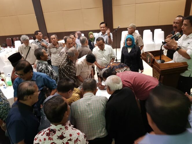 
					Tonin Apresiasi 700 Purnawirawan AD Tandatangani Surat Penjamin Kivlan Zen