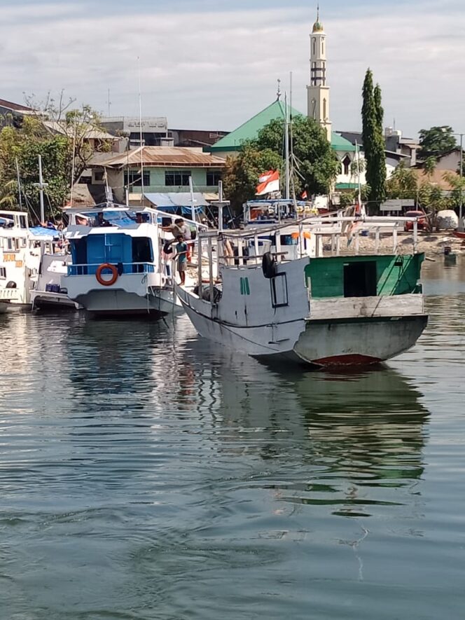 
					2 KAPAL SEA AND COAST GUARD SYAHBANDAR MAKASSAR EVAKUASI 16 ORANG PENUMPANG