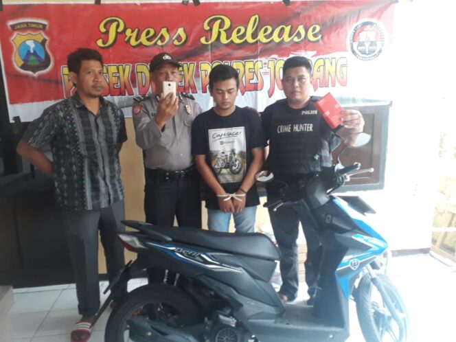 
					Satreskrim Polsek Diwek Berhasil Amankan Pelaku Penjambretan