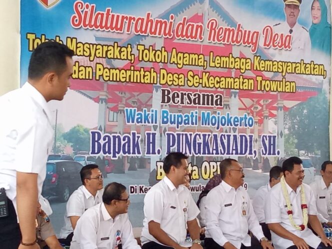 
					Rembug Desa dan Peresmian Kantor Kecamatan Trowulan Mojokerto