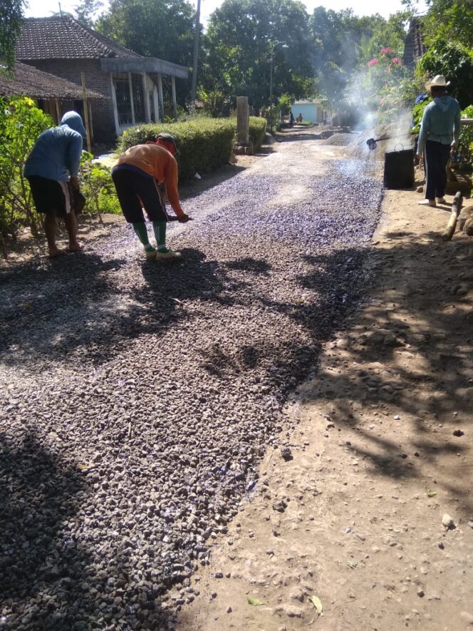 
					PERBAIKAN JALAN ASPAL DESA KENDAL