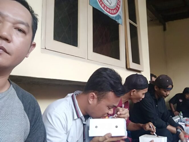 
					FPII Korwil Pesisir Barat Menggelar Rapat Konsolidasi Dalam Rangka Mengembangkan Sayap Organisasi FPII