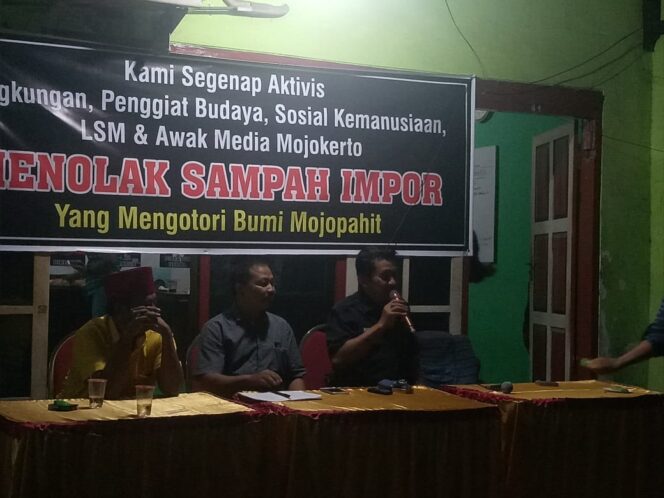 
					Semua Aktivis Lingkungan LSM dan Awak Media Mojokerto Menolak Sampah IMPOR di Bumi Mojopahit