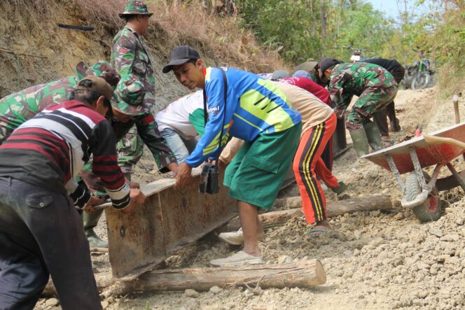 
					KAPENDAM V/BRAWIJAYA: TMMD KE-105, ENTAS KEMISKINAN DI BOJONEGORO