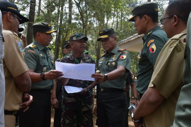 
					PANGDAM V/BRAWIJAYA PANTAU PENANGANAN KEBAKARAN DI KOTA BATU