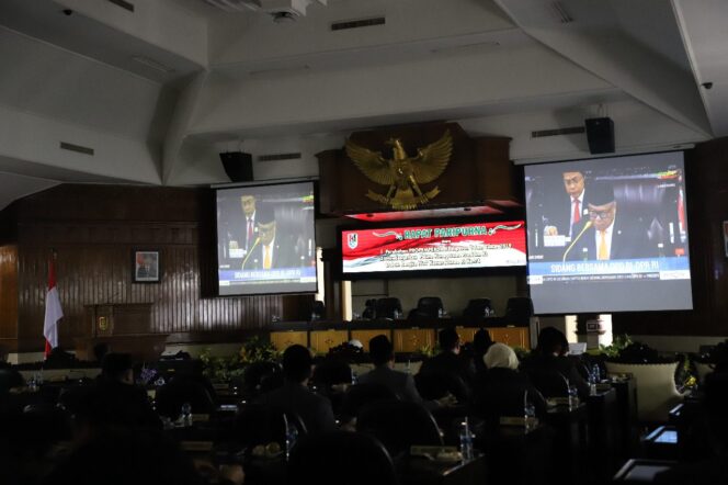 
					Rapat Paripurna Istimewa , Pemkab Tuban dan DPRD Tuban Dengarkan Pidato Kenegaraan Presiden Republik Indonesia.