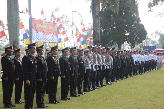 
					Dalam Rangka Peringati HUT RI KE-74 Kapolres Lampung Barat Menggelar Upacara