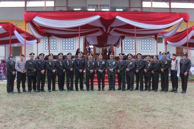 
					Ramah Tamah Polres Lampung Barat Bersama Veteran Usai Upacara Pengibaran Bendera Merah Putih