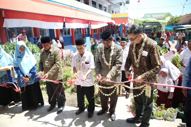 
					Gedung Pendidikan MI Muhammadiyah 1 Karang Agung Bantuan Pemerintah Jepang Diresmikan Konjen Jepang